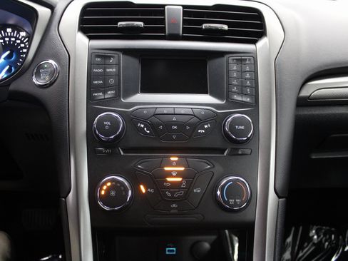 Used 2017 Ford Fusion SE image 36