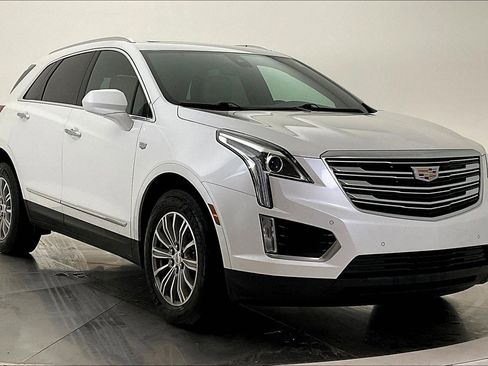 Used 2017 Cadillac XT5 Luxury w/ Driver Awareness Package FWD image 2