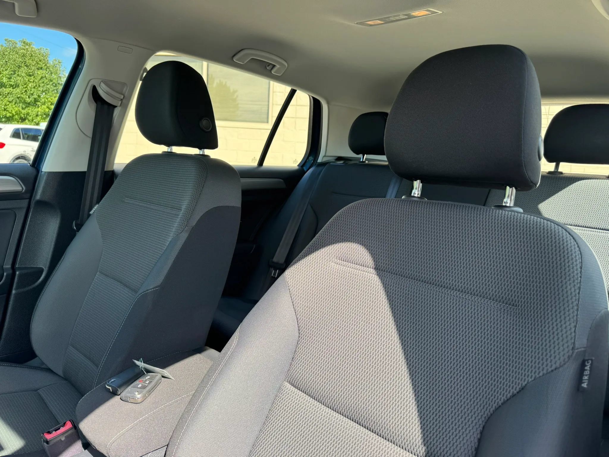 Used 2017 Volkswagen Golf SEL FWD image 22