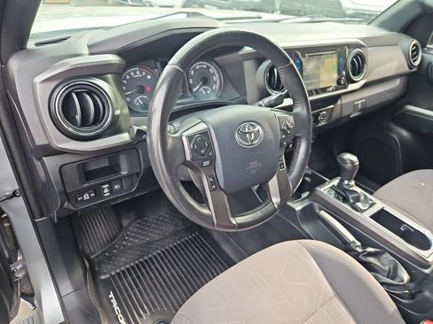 Used 2019 Toyota Tacoma TRD Off-Road AWD/4WD image 13