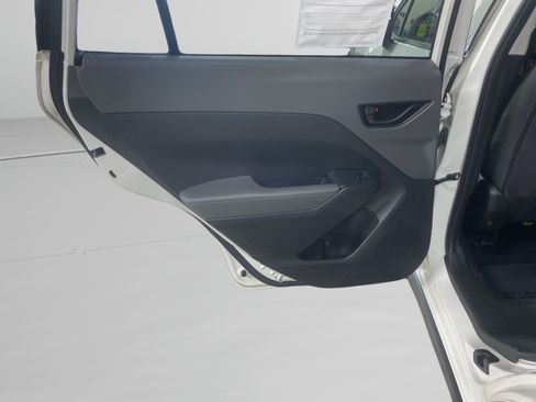 Used 2025 Subaru Crosstrek 2.5i Premium AWD/4WD image 9