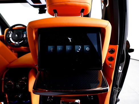 New 2026 Rolls-Royce Cullinan Black Badge image 31