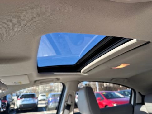 Used 2018 Honda HR-V EX-L image 16