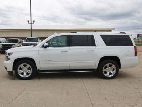 Used 2017 Chevrolet Suburban Premier AWD/4WD image 3