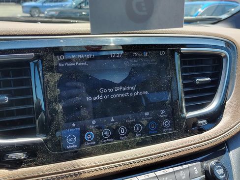Used 2020 Chrysler Pacifica Limited w/ Advanced Safetytec Group FWD image 14