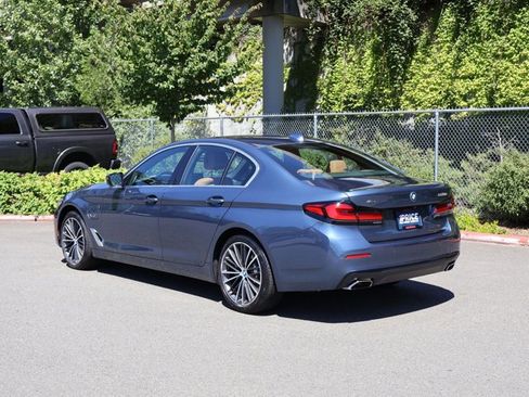 Used 2023 BMW 530e xDrive w/ Premium Package AWD/4WD image 10