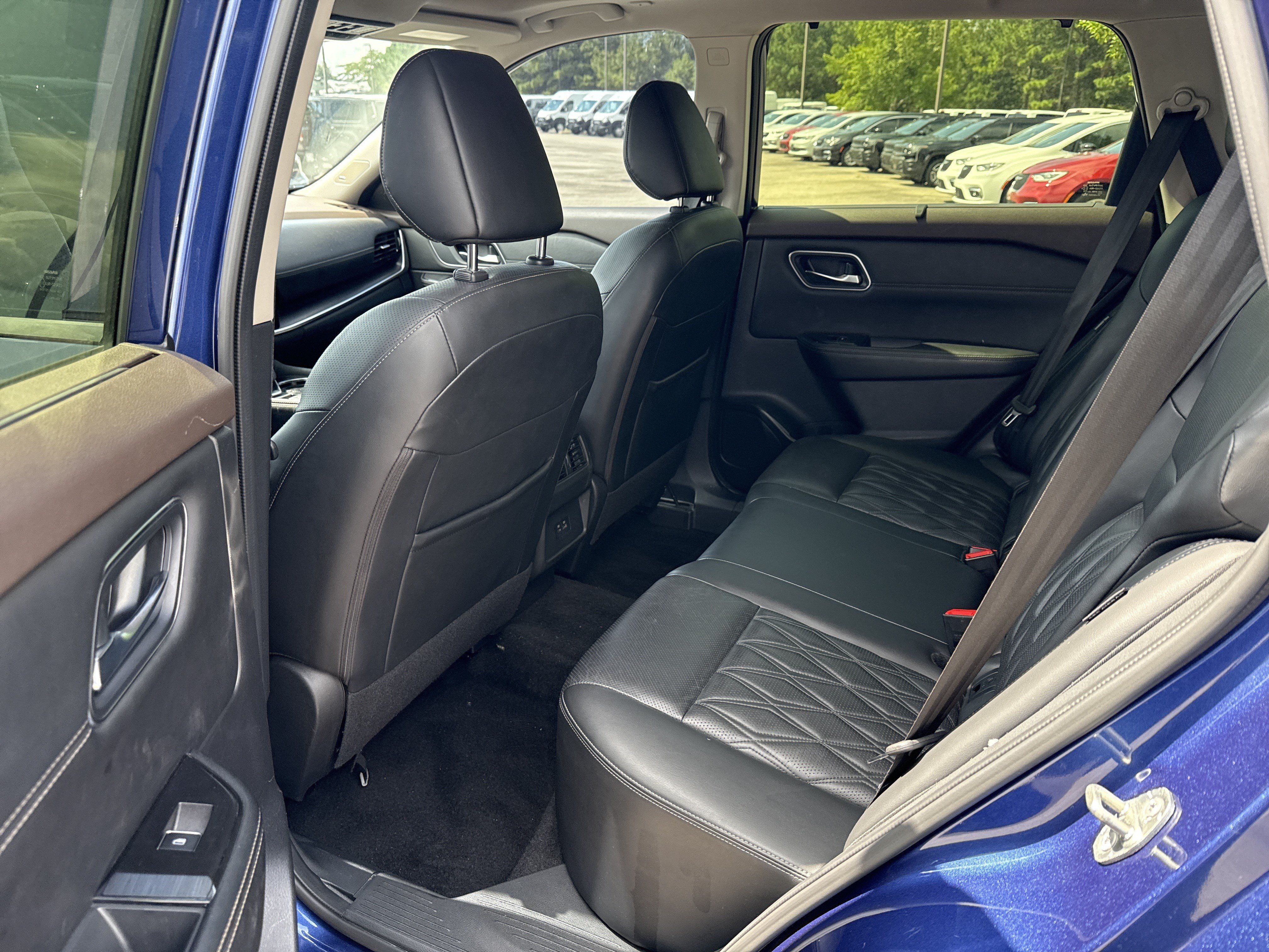 Used 2023 Nissan Rogue Platinum FWD image 21