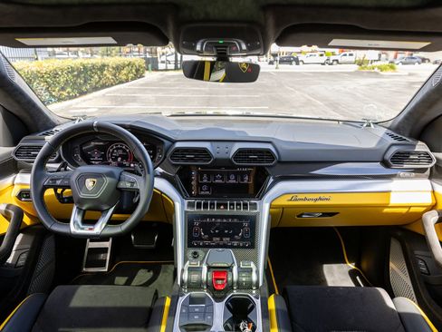 Used 2024 Lamborghini Urus S image 23