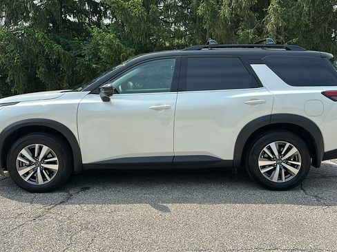 Certified 2024 Nissan Pathfinder SL w/ Cargo Package image 28