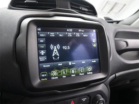 Used 2022 Jeep Renegade Latitude image 34