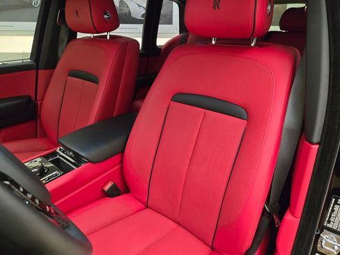 Used 2022 Rolls-Royce Cullinan Black Badge w/ Dark Exterior Package image 30