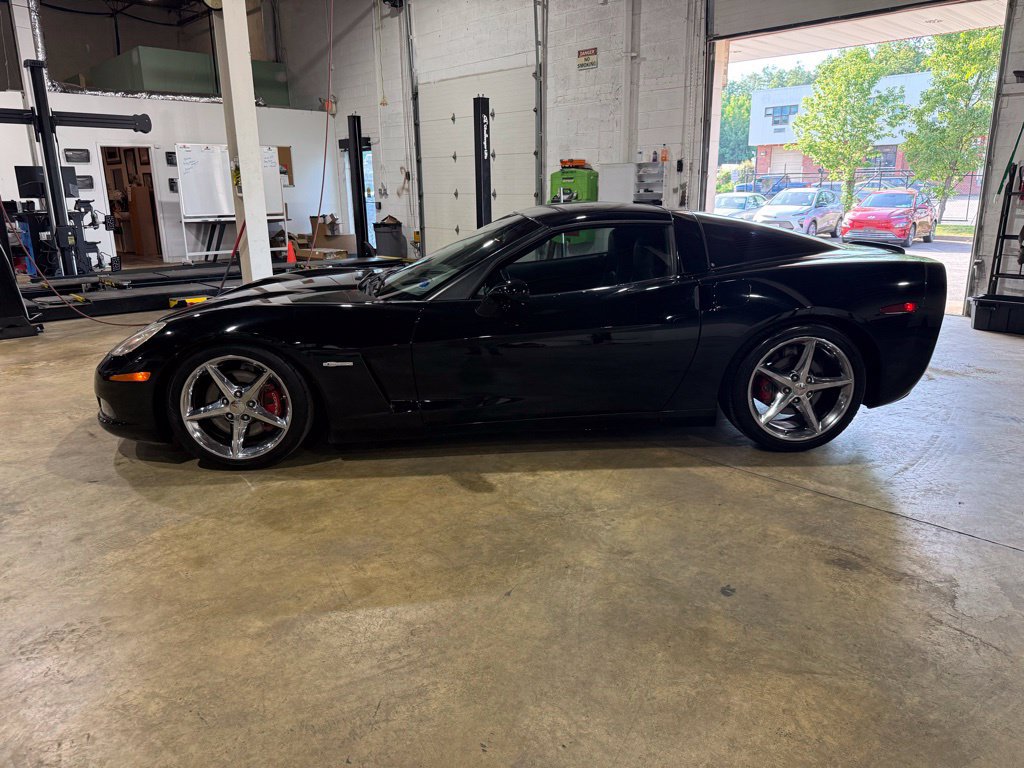Used 2005 Chevrolet Corvette Coupe w/ Preferred Equipment Group RWD image 4