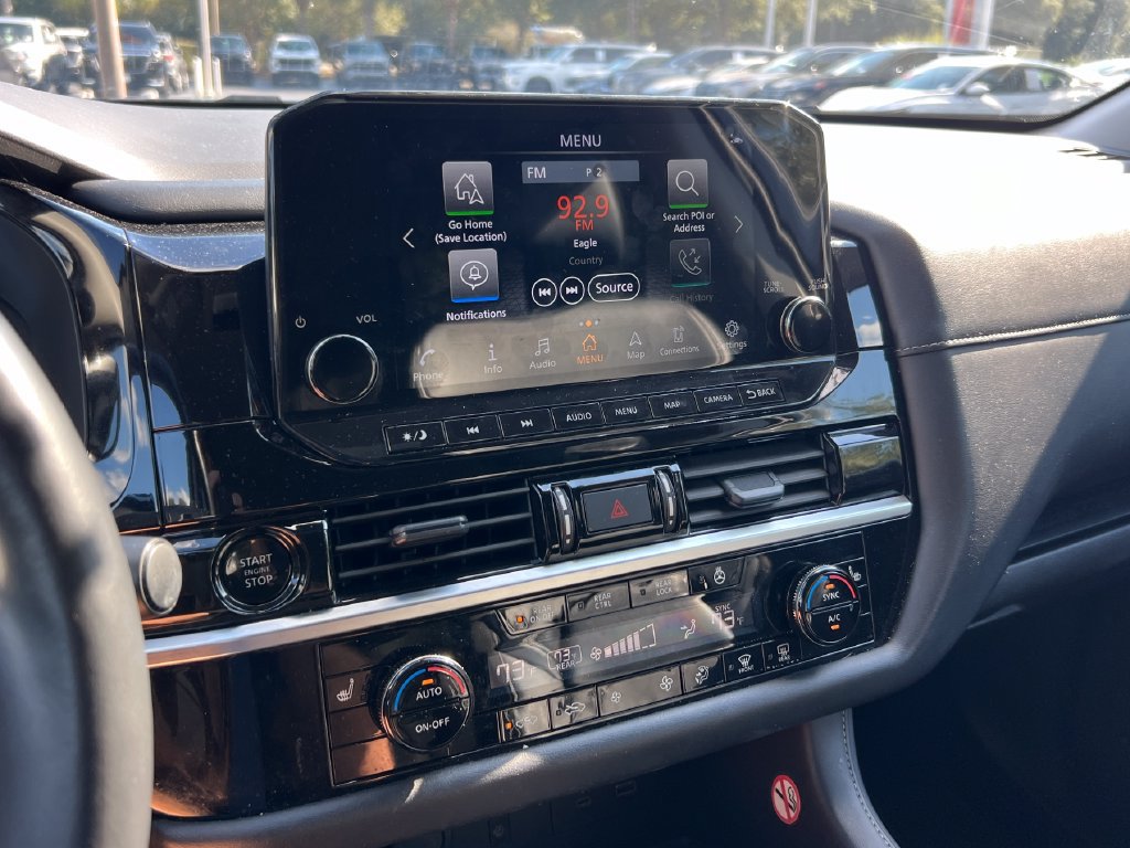 Used 2025 Nissan Pathfinder SL FWD image 18