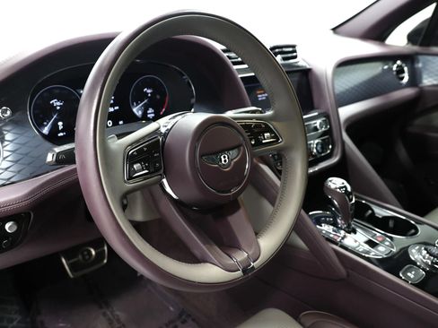 Used 2023 Bentley Bentayga Extended Wheelbase image 2