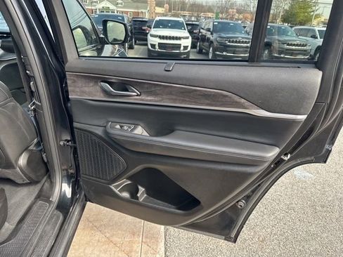 Certified 2024 Jeep Grand Cherokee L Limited w/ Luxury Tech Group II image 15