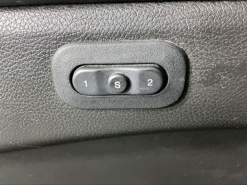 Used 2020 Jeep Grand Cherokee Overland AWD/4WD image 35