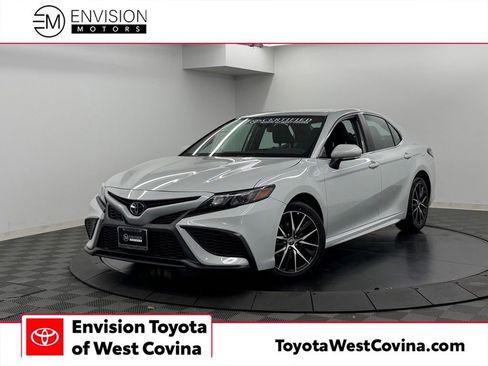 Certified 2024 Toyota Camry SE FWD image 1