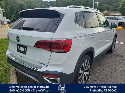 Certified 2023 Volkswagen Taos SE w/ Panoramic Sunroof Package AWD/4WD image 3