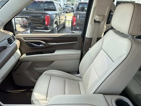 Used 2023 GMC Yukon XL Denali RWD image 21