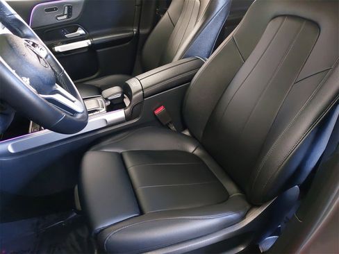 Used 2022 Mercedes-Benz GLB 250 w/ Premium Package Lite image 15