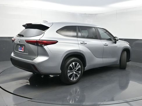 Used 2023 Toyota Highlander XLE image 24
