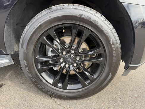 Used 2022 Ford Expedition XLT image 28