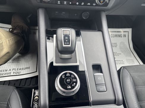 Used 2024 Mitsubishi Outlander SE image 35