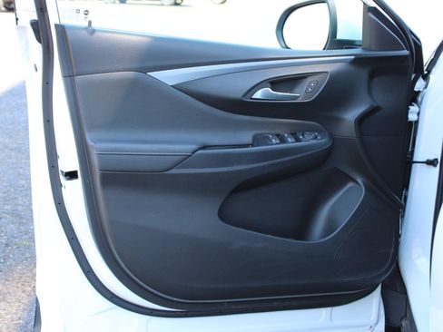 Used 2024 Buick Envista Preferred FWD image 12