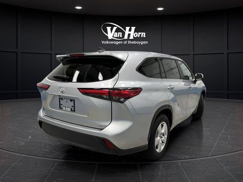 Used 2023 Toyota Highlander LE image 7