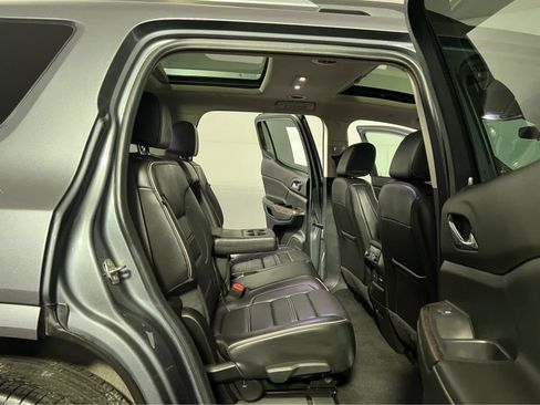 Used 2021 GMC Acadia Denali w/ Denali Ultimate Package AWD/4WD image 30