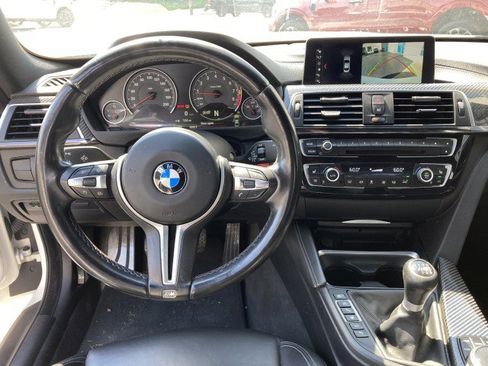 Used 2018 BMW M4 Coupe w/ Executive Package RWD image 8