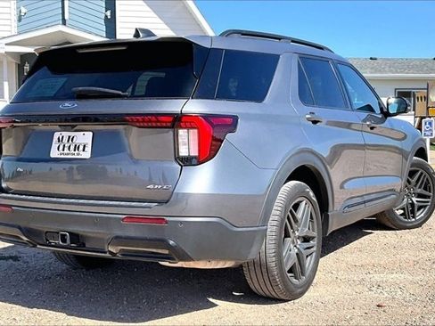 Used 2025 Ford Explorer ST-Line w/ ST-Line Street Pack AWD/4WD image 5