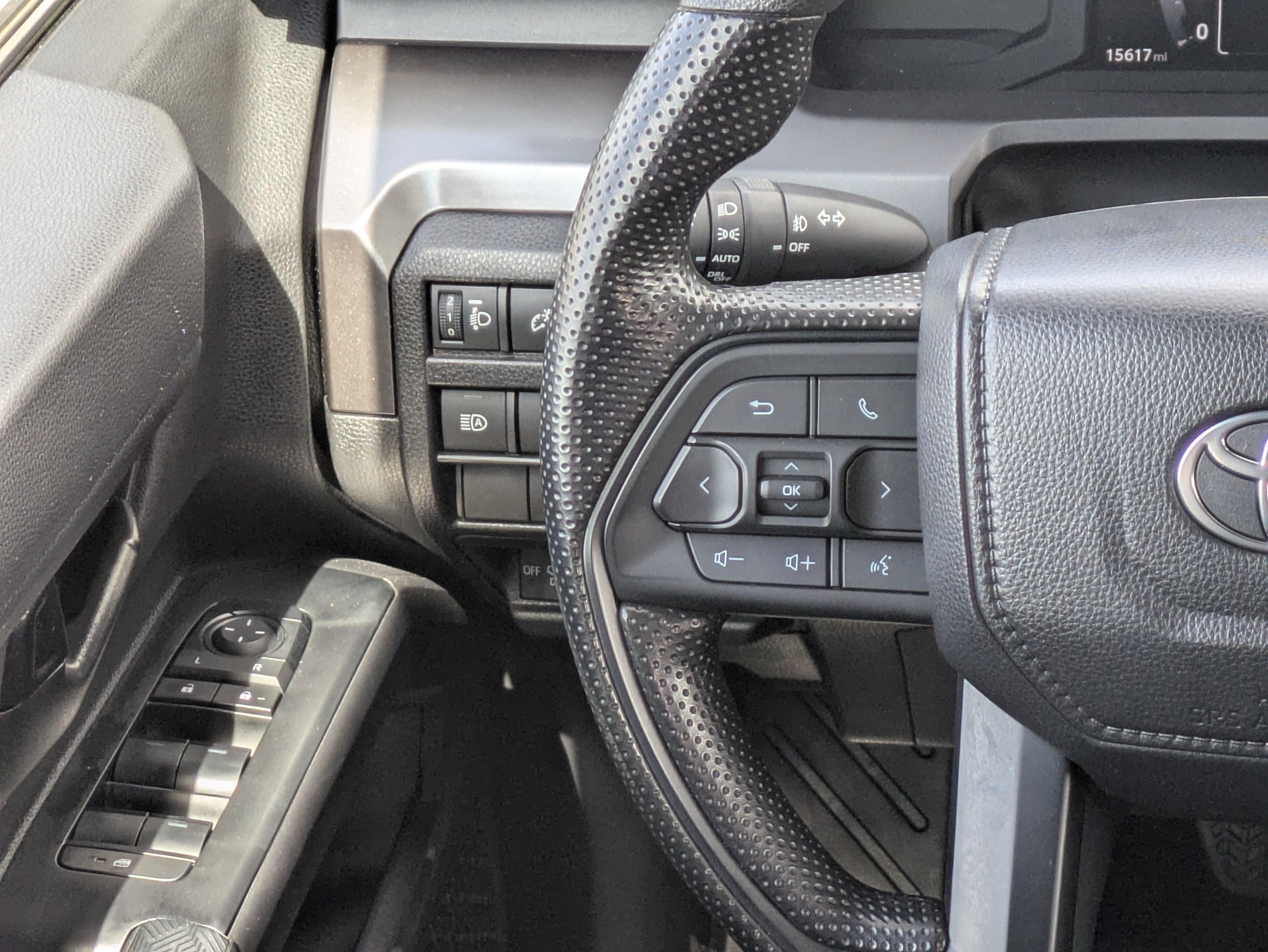 Used 2025 Toyota Tacoma SR5 AWD/4WD image 22