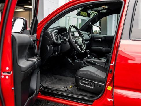 Used 2022 Toyota Tacoma TRD Sport w/ Technology Package image 24