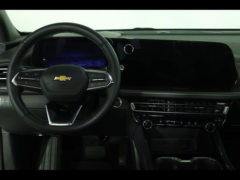 Used 2025 Chevrolet Traverse LT AWD/4WD image 34