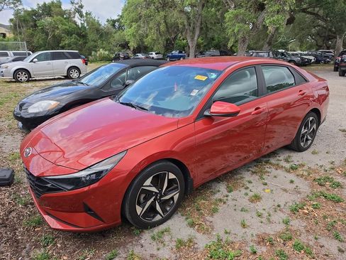 Used 2023 Hyundai Elantra SEL w/ Convenience Package FWD image 2