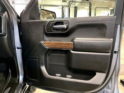 Used 2022 Chevrolet Silverado 1500 High Country w/ Technology Package AWD/4WD image 12