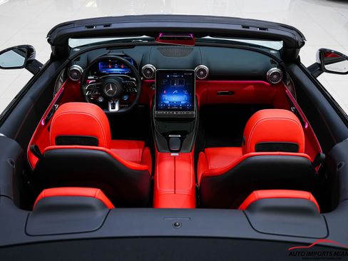 Used 2022 Mercedes-Benz SL 55 AMG 4MATIC w/ Driver Assistance Package image 43