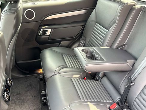 Certified 2024 Land Rover Discovery Dynamic SE image 13