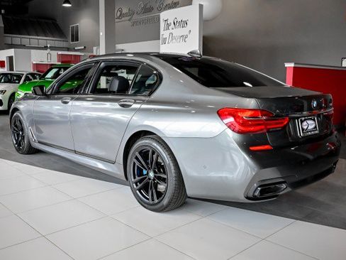 Used 2019 BMW 750i xDrive w/ M Sport Package AWD/4WD image 7
