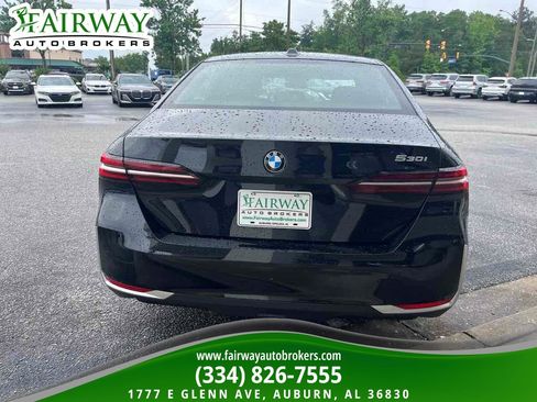 Used 2024 BMW 530i w/ Premium Package image 7