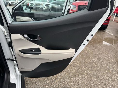 Used 2019 Hyundai Veloster Turbo Ultimate image 17