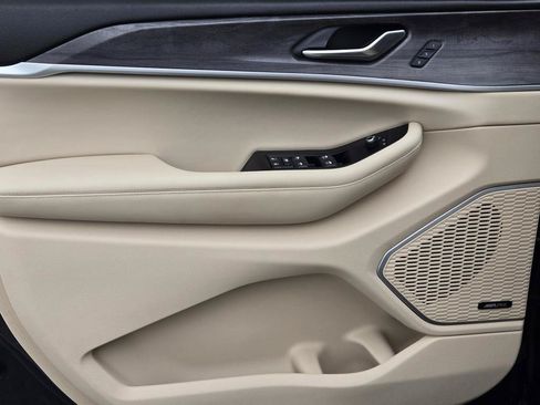 Used 2022 Jeep Grand Cherokee L Limited RWD image 13