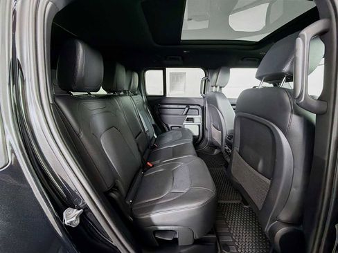 Used 2023 Land Rover Defender 130 SE image 27
