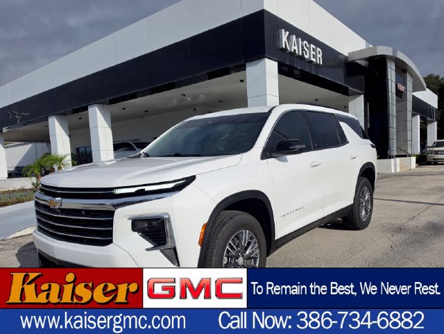 Used 2026 Chevrolet Traverse LT FWD image 1