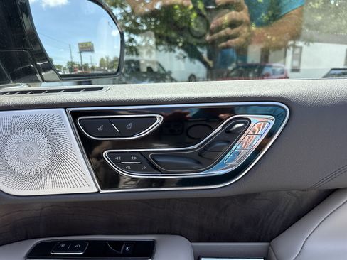 Used 2022 Lincoln Navigator Reserve RWD image 30