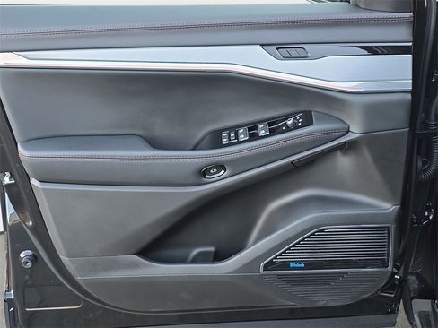 Used 2025 Jeep Wagoneer S Launch Edition image 31