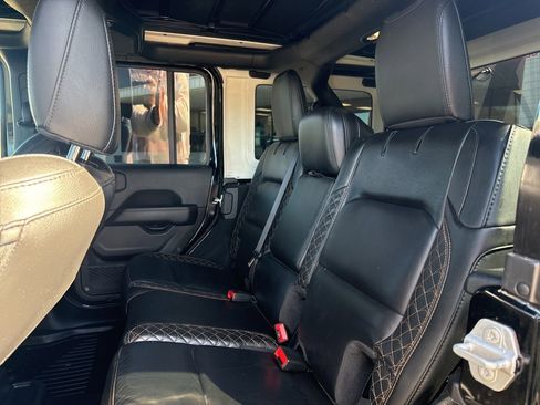 Used 2021 Jeep Wrangler Unlimited Sahara image 34