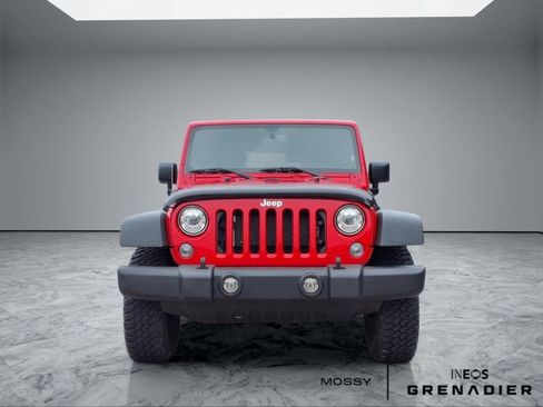 Used 2018 Jeep Wrangler Rubicon w/ Power Convenience Group AWD/4WD image 3