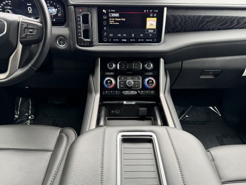 Used 2024 GMC Yukon XL Denali w/ Advanced Technology Package image 25